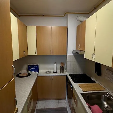 Quiet Near Centre & Zoo Apartment